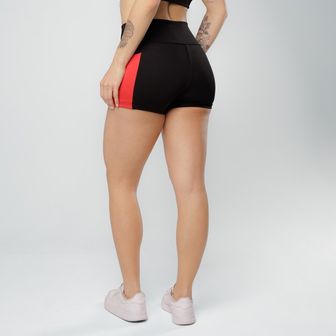 Short Com Bolsos Laterais- Black Collor Preto e Vermelho